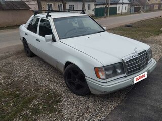 1992 Mercedes-Benz E-Класс 220 I (W124), белый, 370000 рублей, вид 3