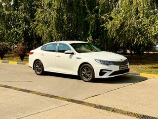 2019 Kia Optima IV Рестайлинг, белый, 1090000 рублей, вид 1