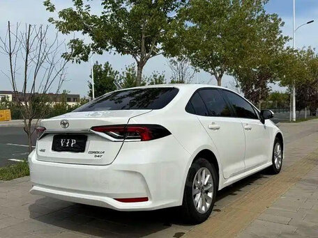 2022 Toyota Corolla XII (E210), белый, 1580000 рублей, вид 4