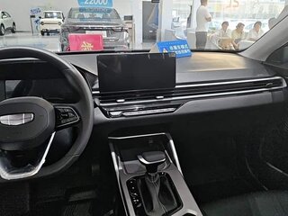 2026 Geely Emgrand III, белый, 1540000 рублей, вид 5