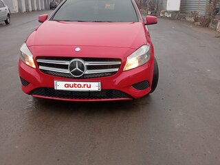2014 Mercedes-Benz A-Класс 180 III (W176), красный, 1200000 рублей, вид 2