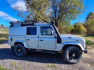 2010 Land Rover Defender Base Utility 110 I Рестайлинг, серебристый, 2500000 рублей, вид 5