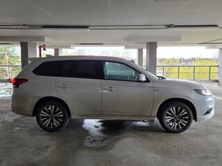 2022 Mitsubishi Outlander III Рестайлинг 3, белый, 2300000 рублей, вид 3