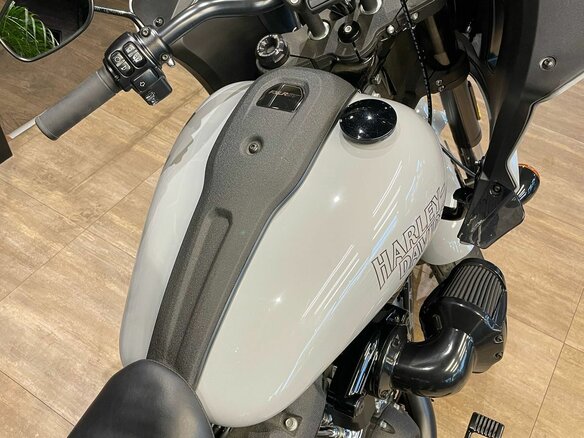 2024 Harley-Davidson Low Rider ST, серый - вид 4