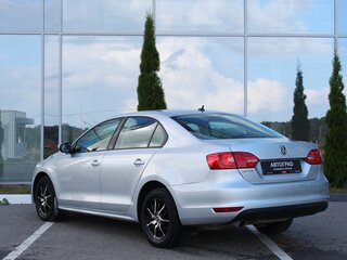 2013 Volkswagen Jetta VI, серебристый, 820000 рублей, вид 4