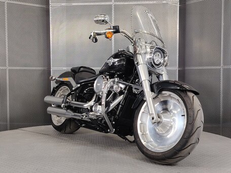 2017 Harley-Davidson Fat Boy, чёрный, 1769000 рублей, вид 2
