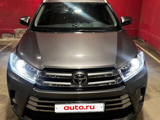 2019 Toyota Highlander III (XU50) Рестайлинг, серый, 4150000 рублей, вид 3