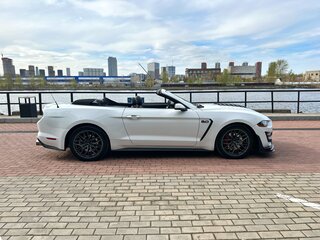 2019 Ford Mustang VI Рестайлинг, белый, 3688000 рублей, вид 3