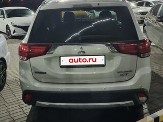2018 Mitsubishi Outlander III Рестайлинг 3, белый, 2200000 рублей, вид 2
