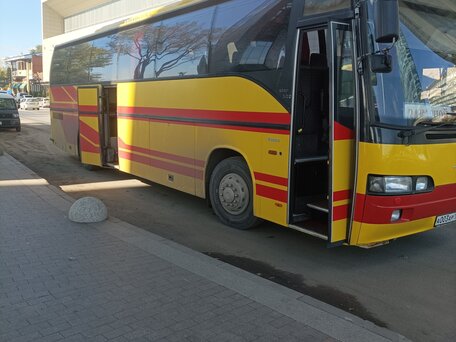1999 Volvo B12 Series, жёлтый, 3000000 рублей, вид 1