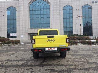 2023 Jeep Gladiator II (JT) Рестайлинг, жёлтый, 5590007 рублей, вид 4
