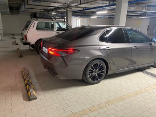 2019 Toyota Camry US Market VIII (XV70), серый, 2850000 рублей, вид 2