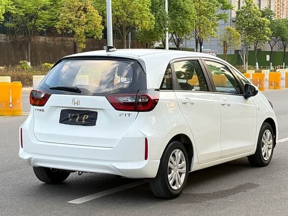 2023 Honda Fit Crosstar IV Рестайлинг, белый, 1090000 рублей - вид 2