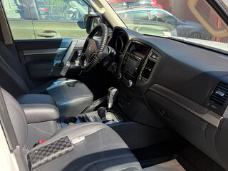 2015 Mitsubishi Pajero IV Рестайлинг 2, белый, 2690000 рублей, вид 4