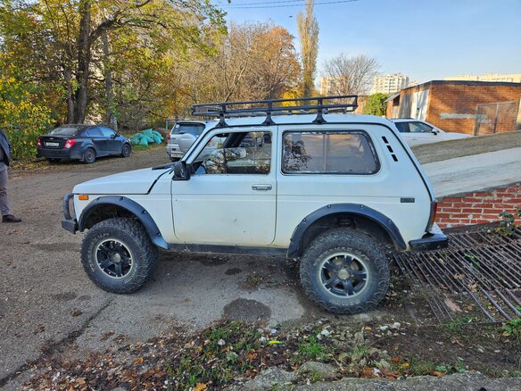 2002 Lada (ВАЗ) 2121 (4x4) I Рестайлинг, белый, 600000 рублей - вид 6