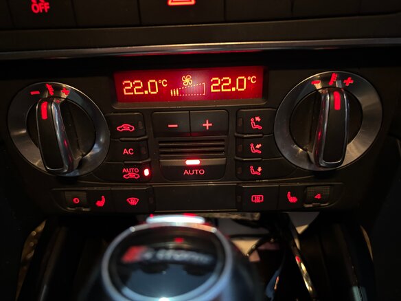 2010 Audi A3 II (8P) Рестайлинг 2, белый, 1050000 рублей - вид 21