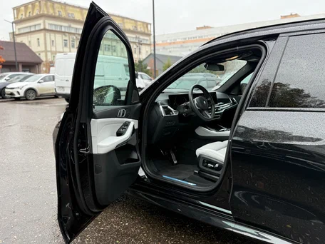 2026 BMW X5 30d IV (G05/G18) Рестайлинг, чёрный, 13290000 рублей, вид 4