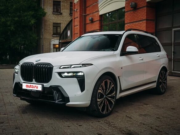 2022 BMW X7 40d I (G07) Рестайлинг, белый, 12500000 рублей - вид 3