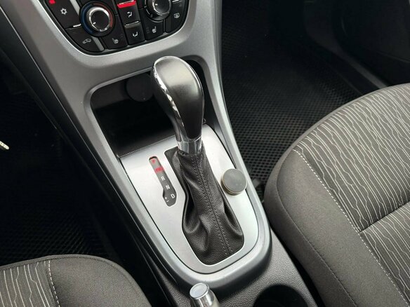 2013 Opel Astra J Рестайлинг, бежевый, 550805 рублей - вид 12