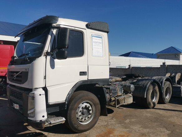 2013 Volvo FM, белый, 3200000 рублей - вид 1
