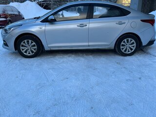 2017 Hyundai Solaris II, серый, 800000 рублей, вид 3