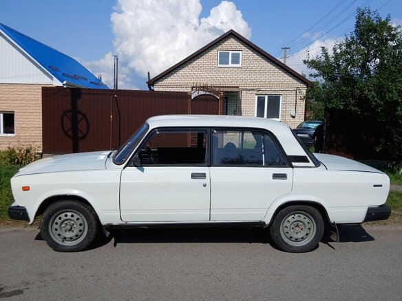 1997 Lada (ВАЗ) 2107, белый, 170000 рублей - вид 3