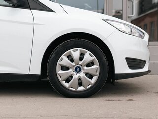 2018 Ford Focus III Рестайлинг, белый, 1250000 рублей, вид 3