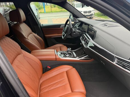 2021 BMW X7 40d I (G07), синий, 9500000 рублей, вид 5
