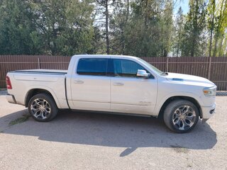 2021 Ram 1500 Quad Cab V, белый, 7500000 рублей, вид 4