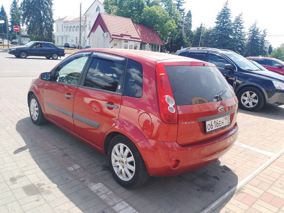 2007 Ford Fiesta Mk5, красный, 430000 рублей - вид 3