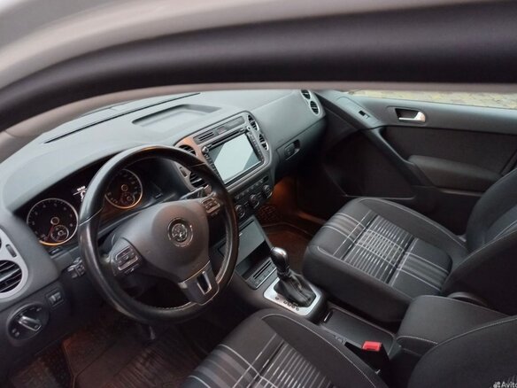 2016 Volkswagen Tiguan Euro 6 I Рестайлинг, белый, 1700000 рублей - вид 12