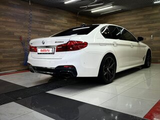 2019 BMW 5 серии M550d xDrive VII (G30/G31/G38), белый, 5500000 рублей, вид 3