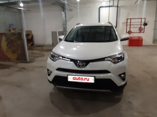 2017 Toyota RAV4 IV (XA40) Рестайлинг, белый, 3500000 рублей, вид 3