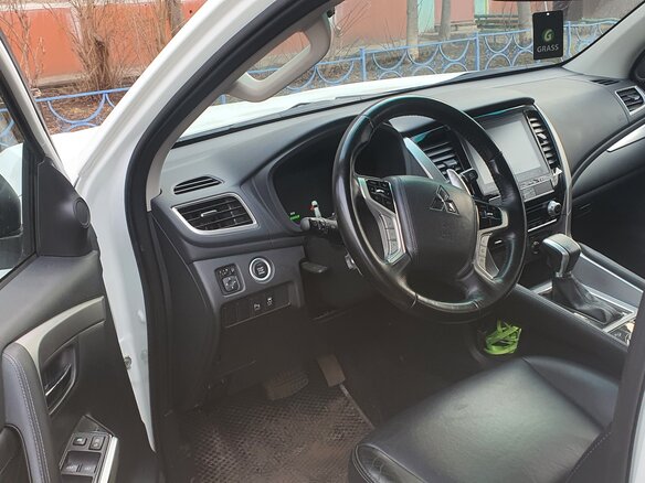 2022 Mitsubishi Montero Sport III Рестайлинг, белый, 4100000 рублей - вид 4