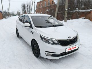 2015 Kia Rio III Рестайлинг, белый, 850000 рублей, вид 3