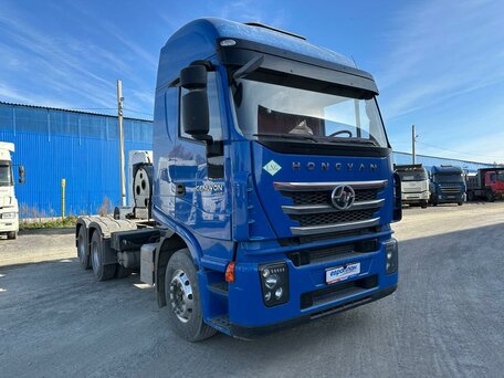 2023 IVECO-Hongyan 6x4 (CQ4256), синий, 3084055 рублей, вид 2