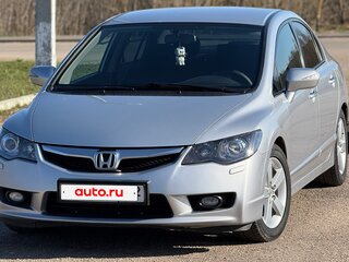 2010 Honda Civic VIII Рестайлинг, серебристый, 900000 рублей, вид 3
