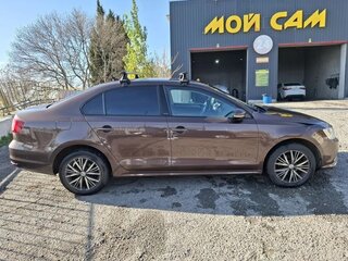 2017 Volkswagen Jetta VI Рестайлинг, коричневый, 1050000 рублей, вид 4