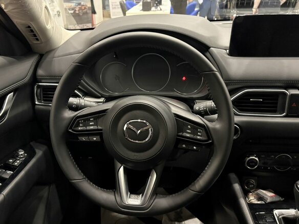 2025 Mazda CX-5 II Рестайлинг, красный, 3900000 рублей - вид 16