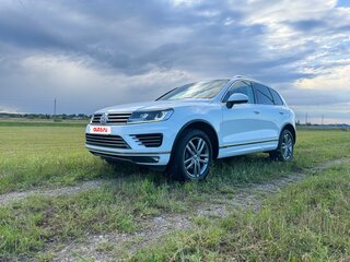 2016 Volkswagen Touareg II Рестайлинг, белый, 3349000 рублей, вид 2