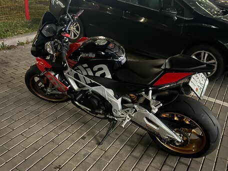 2018 Aprilia Tuono V4, чёрный, 1100000 рублей, вид 4