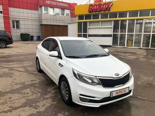 2016 Kia Rio III Рестайлинг, белый, 650000 рублей, вид 2
