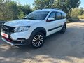 2021 Lada (ВАЗ) Largus Cross I Рестайлинг, белый, 1700000 рублей - вид 1