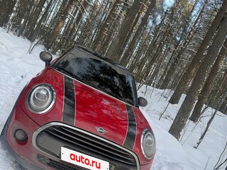 2020 Mini Hatch Cooper III (F55/F56) Рестайлинг, красный, 2150000 рублей, вид 4