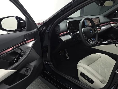2026 BMW 5 серии 523d xDrive VIII (G60/G61/G68), синий, 8090000 рублей, вид 5