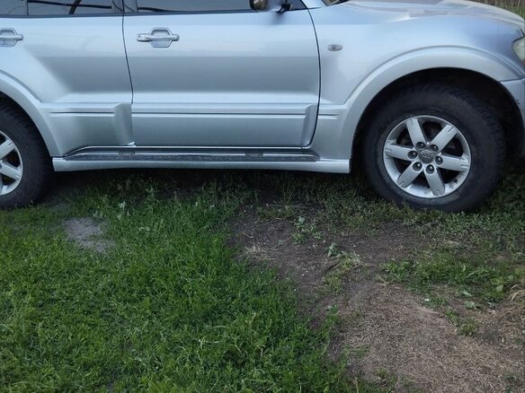 2006 Mitsubishi Pajero III Рестайлинг, серебристый, 900000 рублей - вид 1