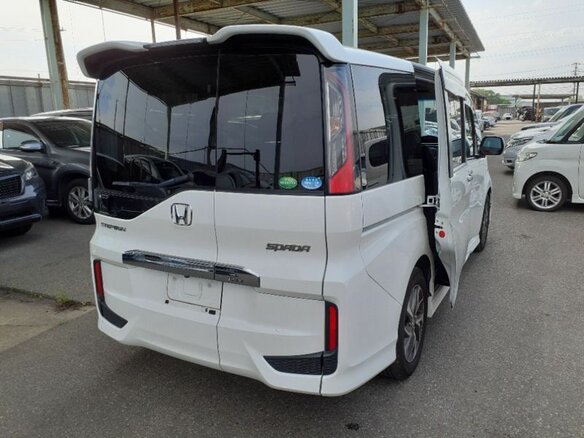 2017 Honda Stepwgn Spada V, белый, 1850000 рублей - вид 8