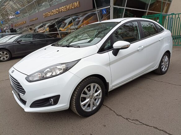 2016 Ford Fiesta Mk6 Рестайлинг, белый, 1300000 рублей