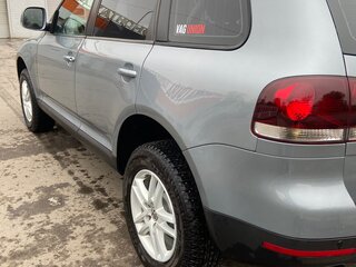2008 Volkswagen Touareg I Рестайлинг, серый, 1400000 рублей, вид 5