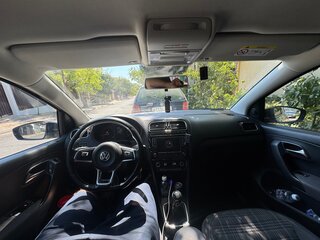 2018 Volkswagen Polo V Рестайлинг, белый, 1450000 рублей, вид 4